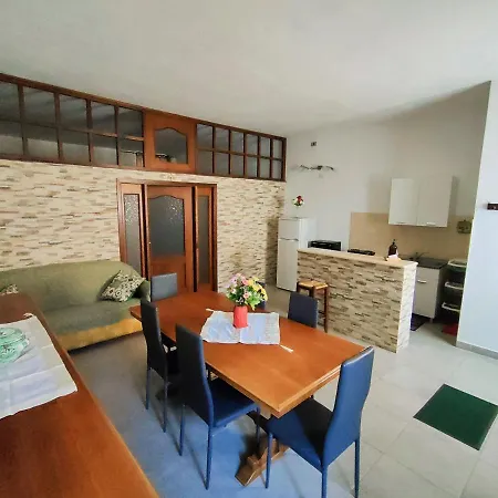 Per Turisti Filoxenia Apartment *